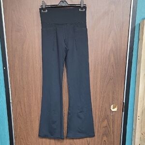 GAP Size XS Black High Rise Flare Yoga Legging